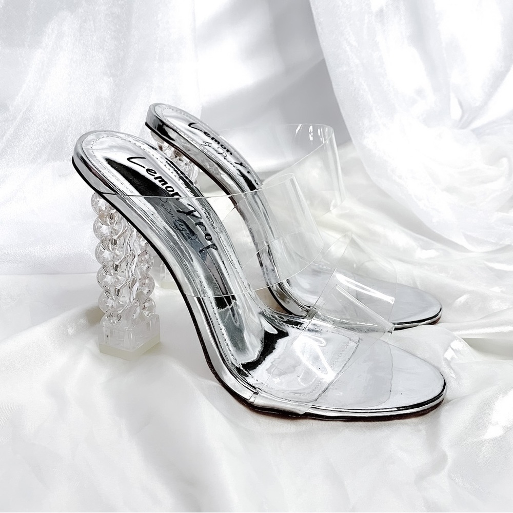Metallic silver clear block heels 𐐪